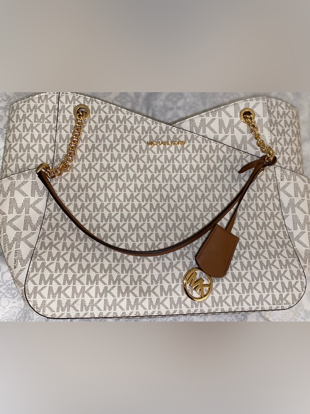 Michael Kors Jet Set Small Signature Logo Shoulder Bag in Vanilla